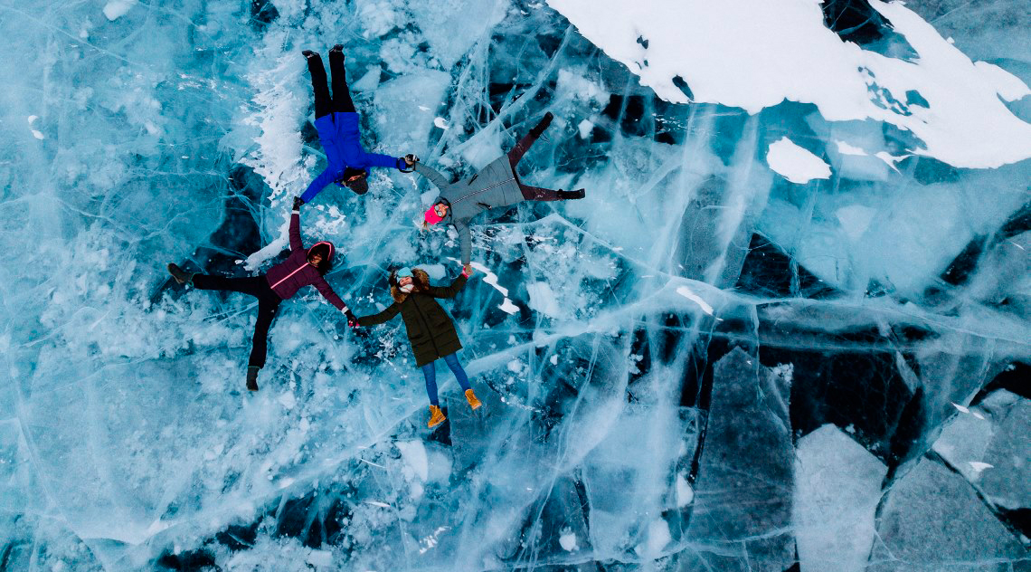 Семейный тур на ледяной Байкал